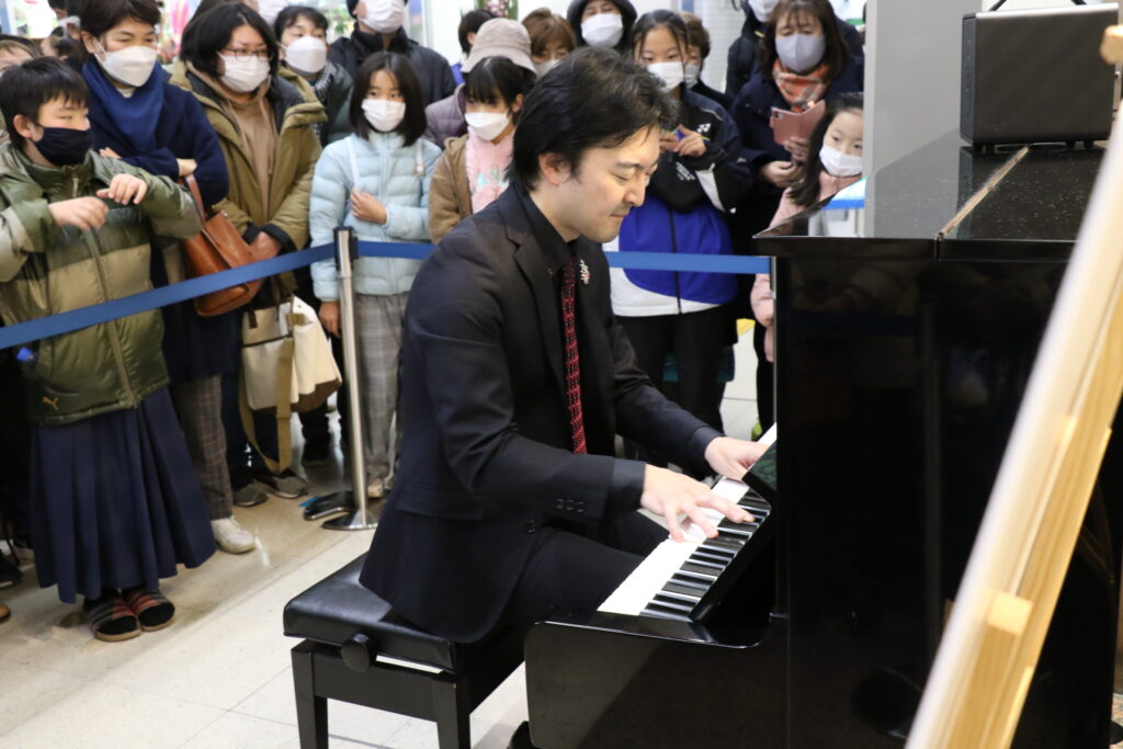ピアニスト森田義史　熊谷駅ピアノ